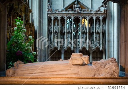 Tomb of Osric, anglo-saxon King in Gloucester 31991554