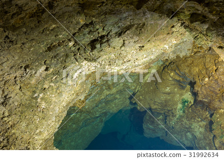 Inazumi underwater cave Inazumi underwater cave 31992634