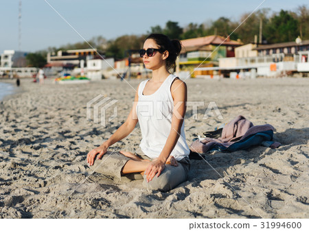 Young woman practicing yoga 31994600