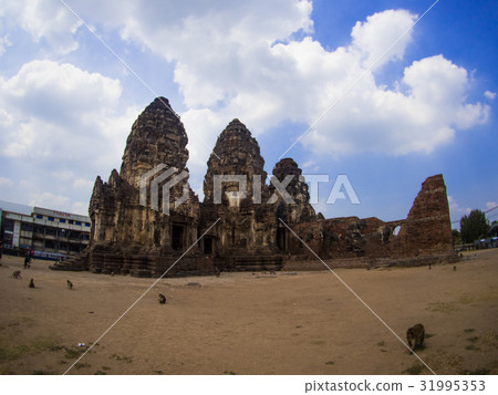 Phra Prang Sam Yot, the Khmer temple in Thailand Phra Prang Sam Yot, the Khmer temple in Thailand 31995353