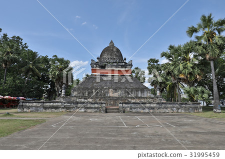 Wat Visounarath Temple in Luang prabang Wat Visounarath Temple in Luang prabang 31995459