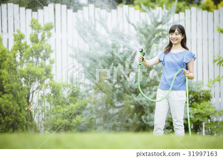Gardening image 20's female Gardening image 20's female 31997163