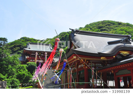 Tsurugaoka Hachimangu Shrine dressed in green and main shrine Tsurugaoka Hachimangu Shrine dressed in green and main shrine 31998139