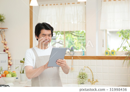 Middle male kitchen Middle male kitchen 31998436