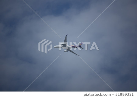 HS-THE Airbus A350-900 of Thaiairway TG105 31999351