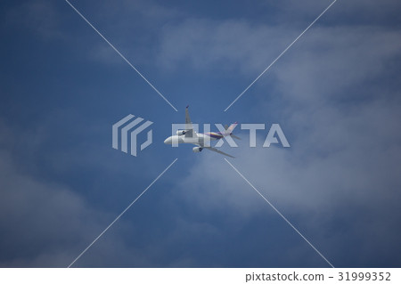 HS-THE Airbus A350-900 of Thaiairway TG105 31999352