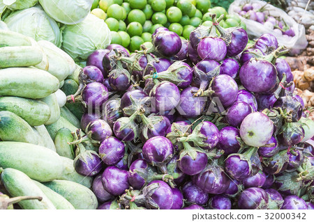 mini eggplants (baby eggplants) and vegetables mini eggplants (baby eggplants) and vegetables 32000342