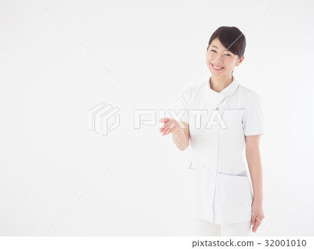 Female nurse doing medical image guide Female nurse doing medical image guide 32001010