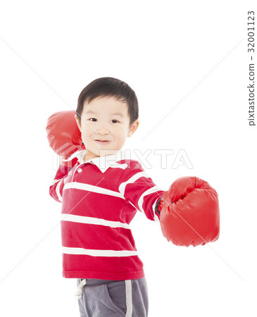 Portrait of a cute sporty boy in boxing gloves 32001123
