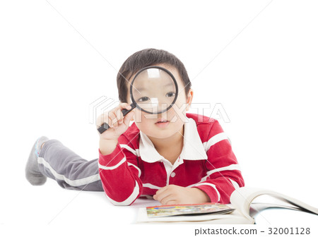 happy kid is holding magnifying glass to explore 32001128