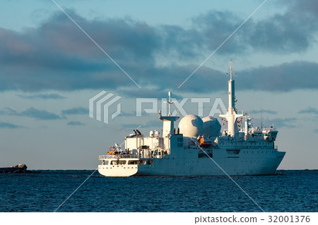 White military ship 32001376