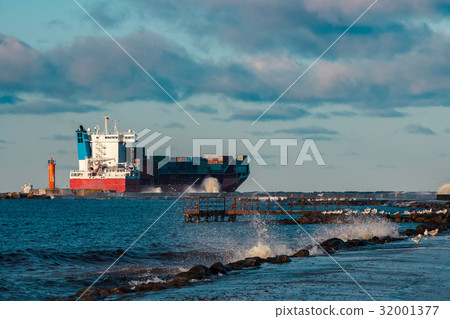 Red container ship 32001377