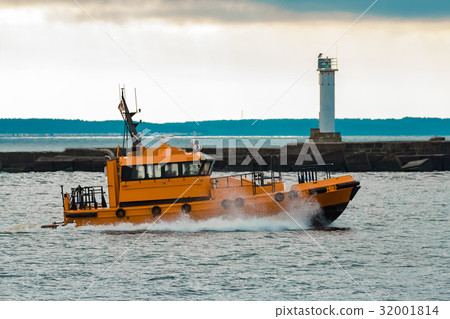 Orange pilot ship moving at speed 32001814