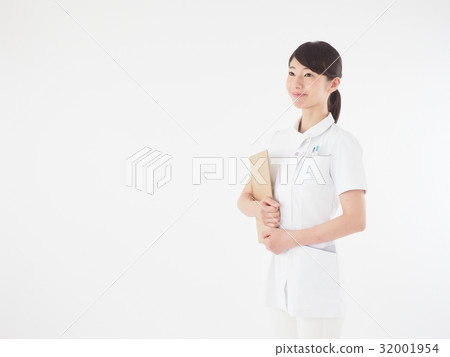 A nurse woman with a medical image clipboard 32001954