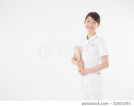 A nurse woman with a medical image clipboard 32001955