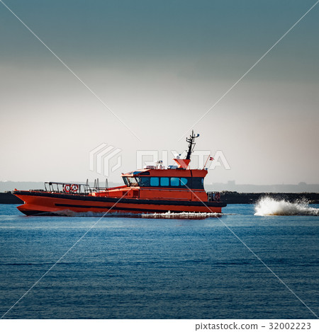 Red pilot ship Red pilot ship 32002223