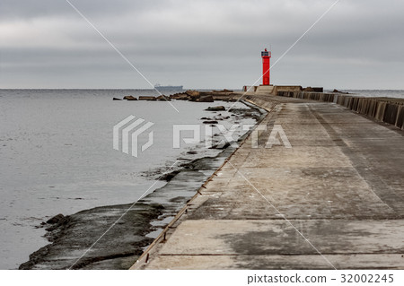 Breakwater dam with red lighthouse Breakwater dam with red lighthouse 32002245
