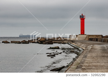 Breakwater dam with red lighthouse Breakwater dam with red lighthouse 32002290