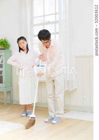 Couple bride 32003612