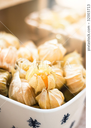 Cape gooseberry (Physalis), healthy fruit Cape gooseberry (Physalis), healthy fruit 32003713