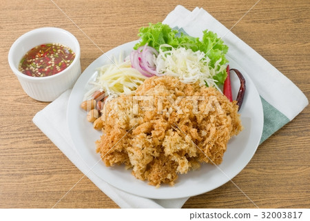 Crispy Catfish Salad with Green Mango 32003817