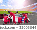 Pit stop with team maintaining technical service  32003844