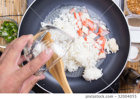 Chef put cooking rice to pan Chef put cooking rice to pan 32004055