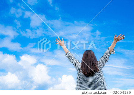 A woman who spreads both hands towards the sky A woman who spreads both hands towards the sky 32004189