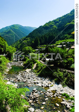 Summer mountain village scenery 32004320