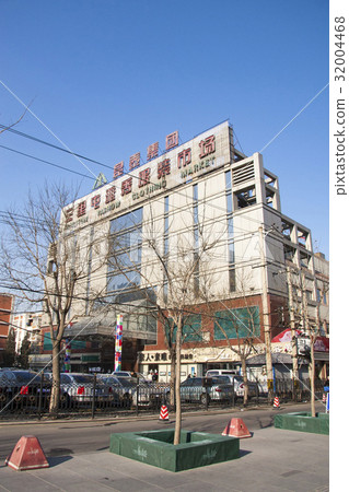 Landscape in Beijing city: clothing market Landscape in Beijing city: clothing market 32004468