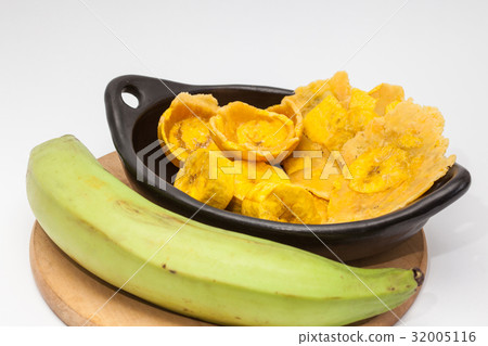 Raw plantain cups, patacones and pieces 32005116