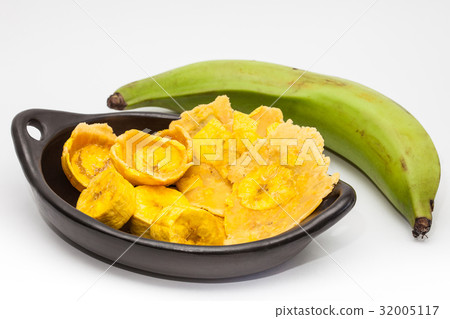 Raw plantain cups, patacones and pieces 32005117