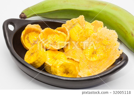 Raw plantain cups, patacones and pieces 32005118