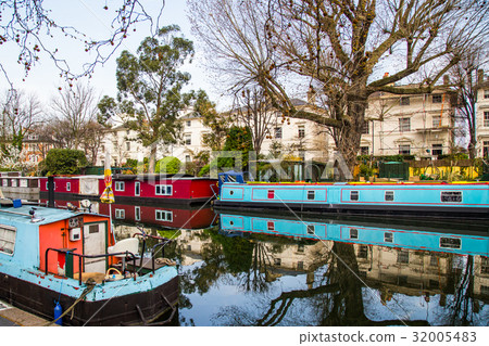 Regent's canal, Little Venice in London, UK 32005483