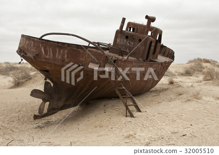 Aral sea shipwreck 32005510