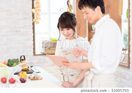 年輕夫婦，夫婦，廚房，烹調，膳食，準備，假日 32005703
