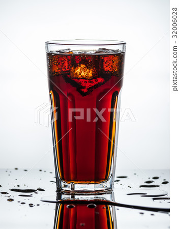 Splashes of drink 32006028