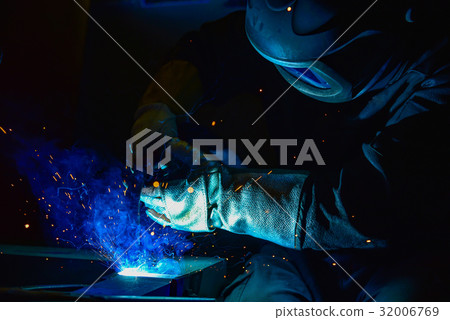 Industrial steel welder in factory 32006769