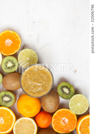 Smoothie rich in vitamin C 32006796