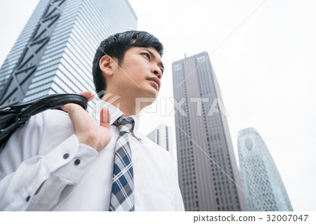 Young businessman "skyscraper background" Young businessman "skyscraper background" 32007047