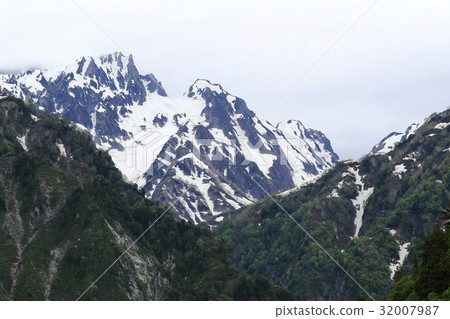 剩下一座雪山 32007987