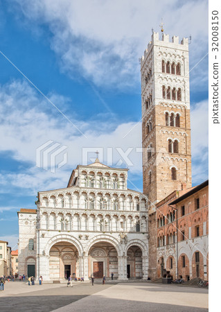 Facade and bell tower of Lucca Cathedral, Italy 32008150