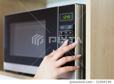 Using microwave oven 32008199