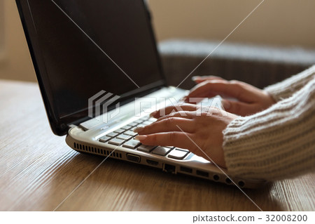 Woman hands working on keyboard 32008200