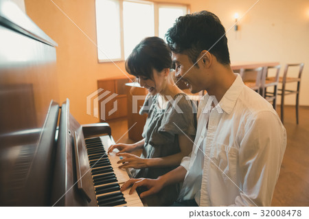 鋼琴 夫婦 情侶 32008478