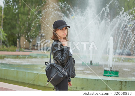 Beautiful woman 32008853