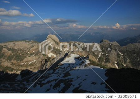 Lisengrat and Mount Altmann seen from Mount Santis 32009571