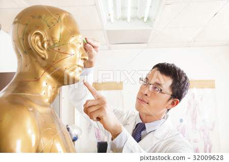 chinese medicine doctor point  acupoint  32009628