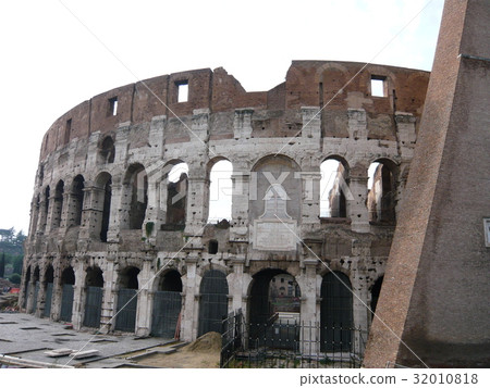 Colosseum (Italy: Rome) Colosseum (Italy: Rome) 32010818