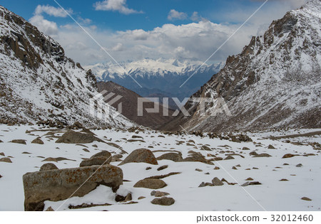 mountain landscape,northern India 32012460